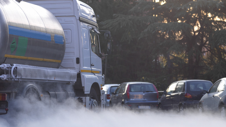 How Engine Idling Impacts Fleet Costs and How Modern Solutions Can Help