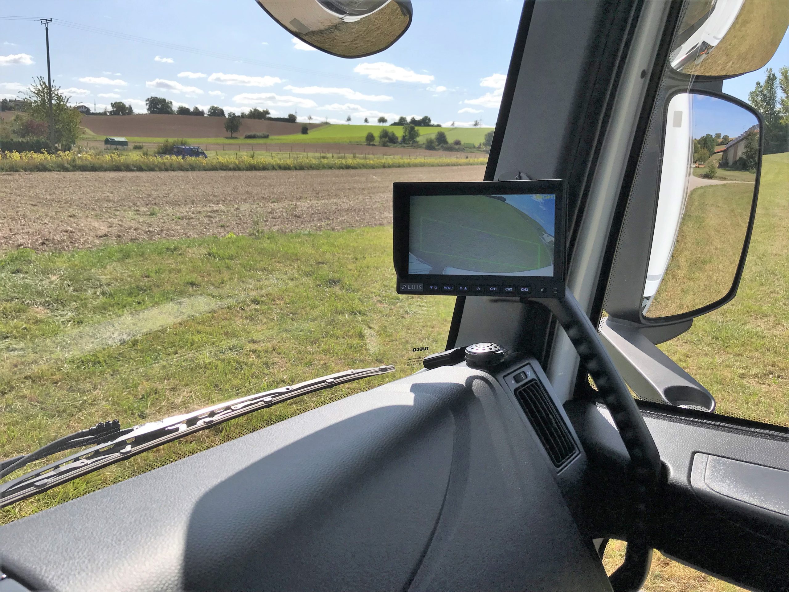 Benefits of Blind Spot Detection Systems